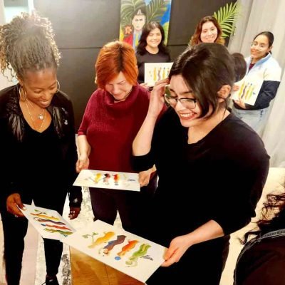 audria-and-girls-looking-at-painting-studio-928-oak-park-sm.jpg audria-and-girls-looking-at-painting-studio-928-oak-park-sm.jpg